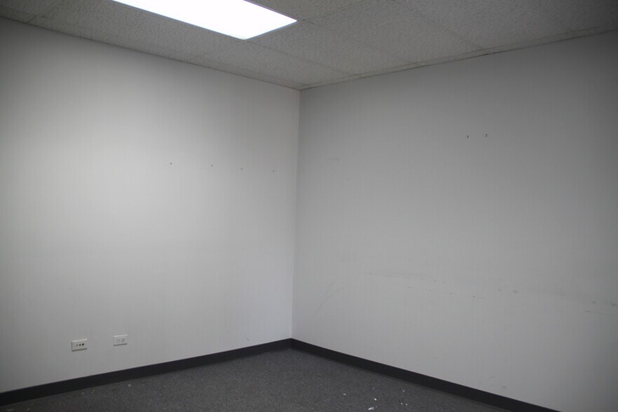 More Photos Of 700 Remington Rd, Schaumburg Light Manufacturing For Lease