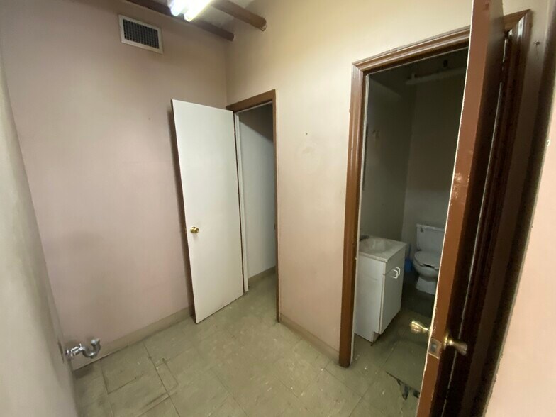 More Photos Of 333 Stagg St, Brooklyn Warehouse For Lease