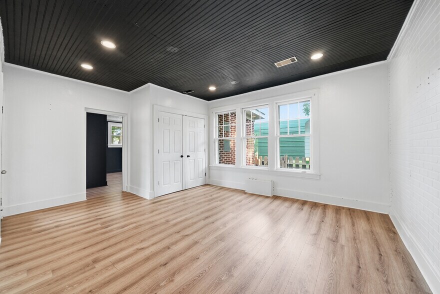 More Photos Of 2405 Prince St, Conway Office For Sale
