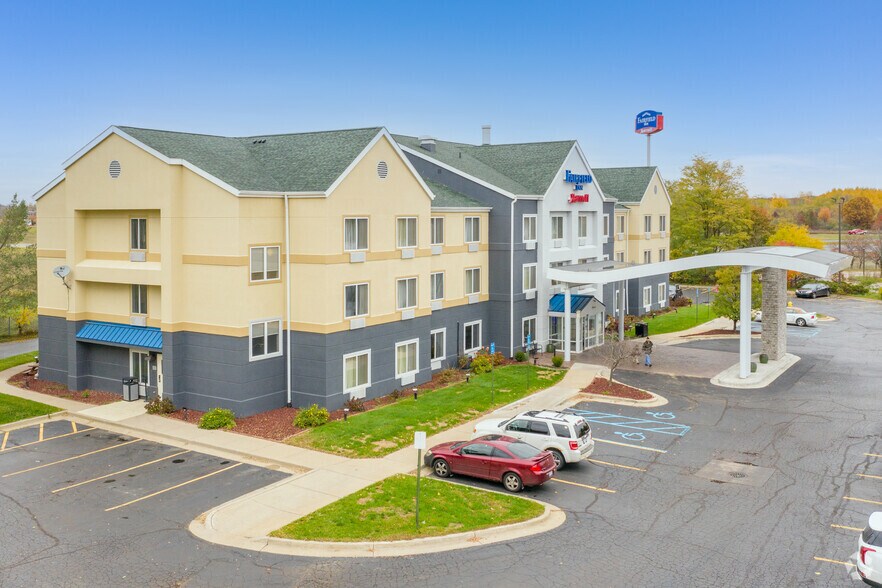 Primary Photo Of 6420 Cracker Barrel Blvd, Kalamazoo Hotel For Sale