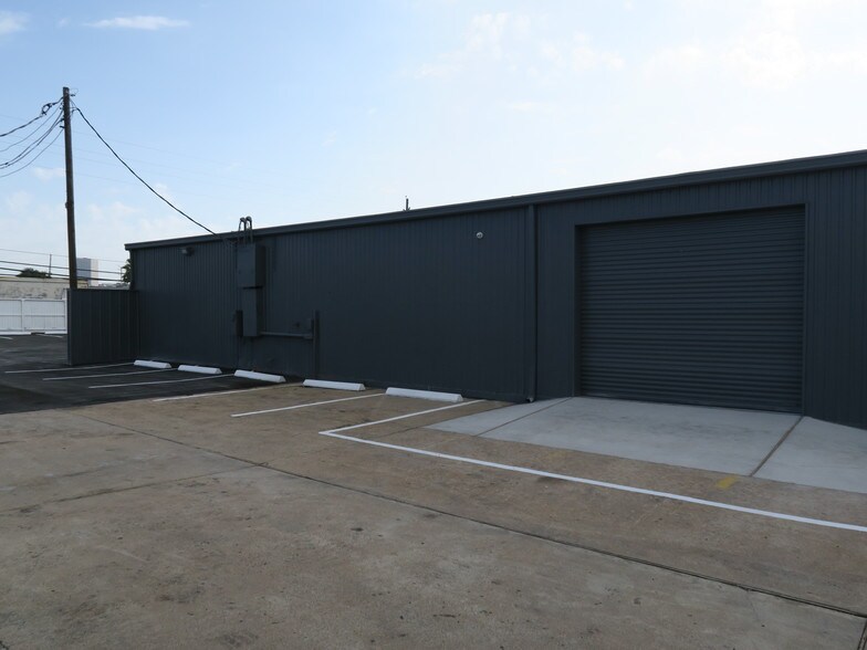 More Photos Of 5830 Star Ln, Houston Light Distribution For Lease