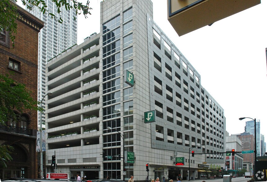 More Photos Of 50-66 E Ohio St, Chicago Parking Garage For Lease