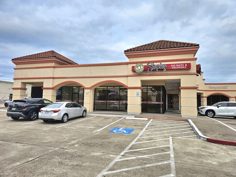 More Photos Of 11315 S Highway 6, Sugar Land General Retail For Sale