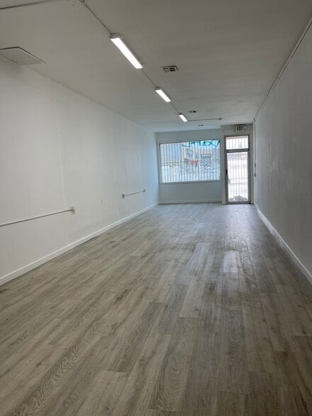 More Photos Of 11408-11410 Saticoy st, North Hollywood Storefront Retail Office For Sale