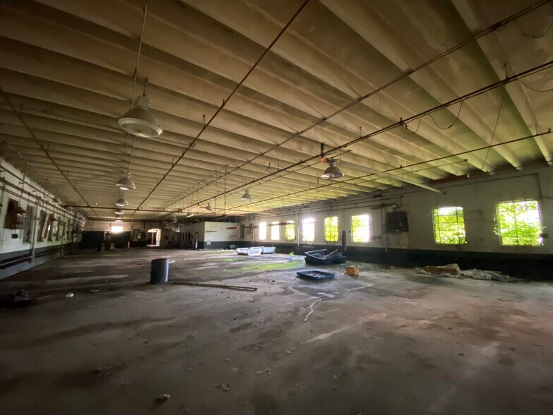 More Photos Of 520 Reese St, Emporia Warehouse For Sale