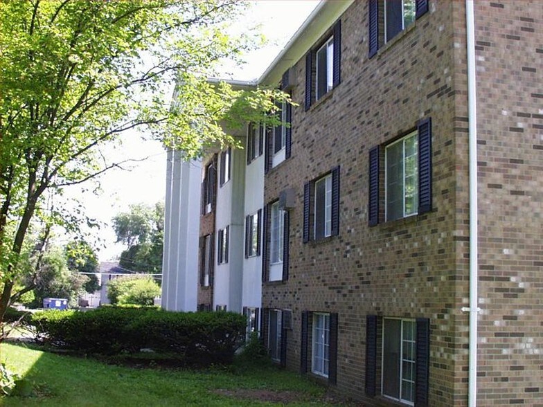 Primary Photo Of 44 E Willow St, Monroe Apartments For Sale