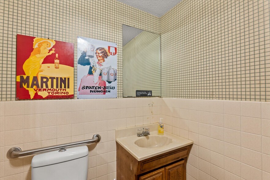 More Photos Of 3044 Deans Bridge Rd, Augusta Restaurant For Sale