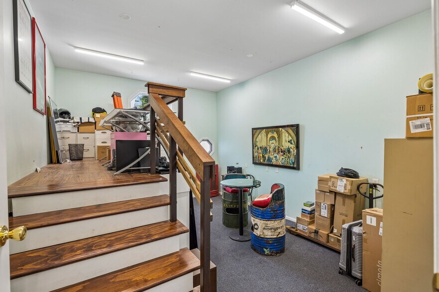 More Photos Of 206 S 11th St, Nashville Office For Sale