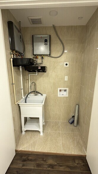 More Photos Of 6910 N Eldridge Pky, Houston Freestanding For Sale
