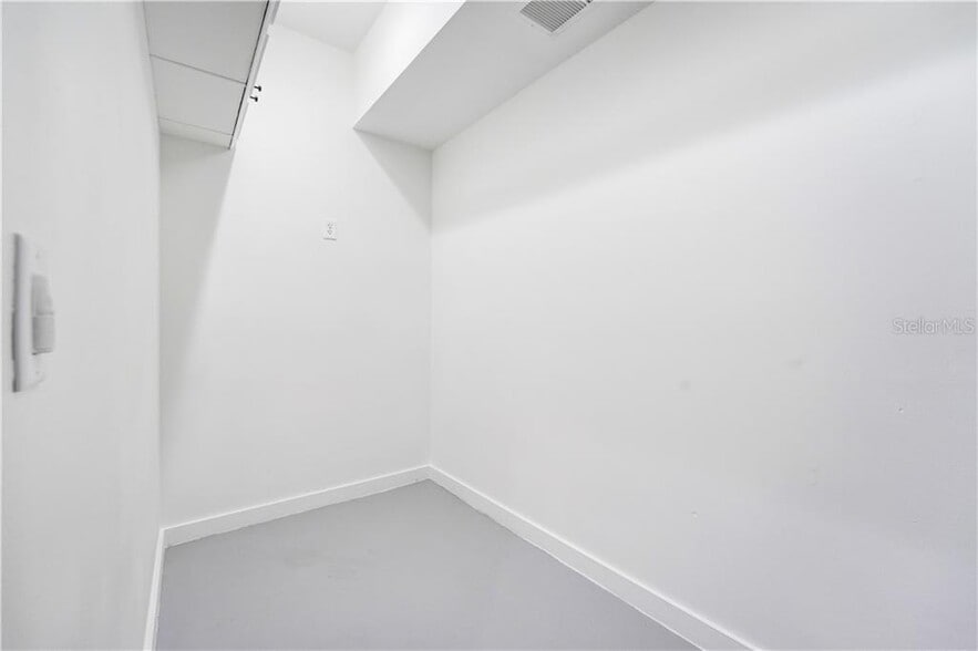 More Photos Of 1313 Edgewater Dr, Orlando Storefront For Lease