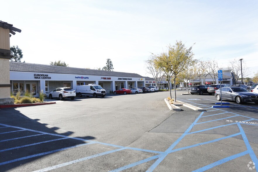 More Photos Of 1724-1772 Avenida De Los Arboles, Thousand Oaks Unknown For Lease