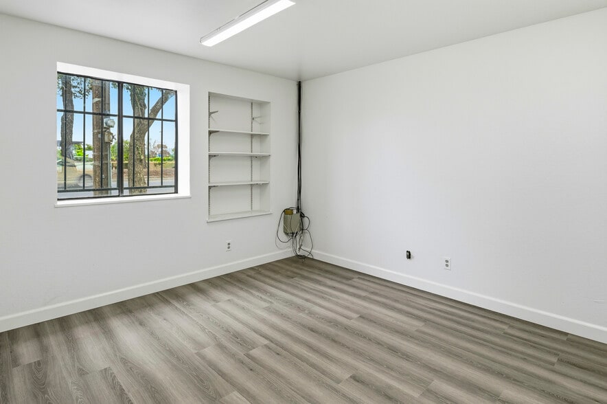 More Photos Of 593 Industrial Pky, Hayward Warehouse For Sale