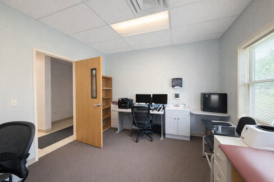 More Photos Of 111 Hamilton St, Mexico Office For Sale