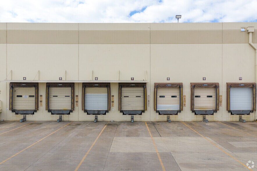 More Photos Of 6401 Will Rogers Blvd, Fort Worth Unknown For Lease