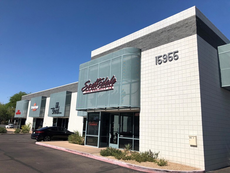 More Photos Of 15955 N Dial Blvd, Scottsdale Light Distribution For Lease