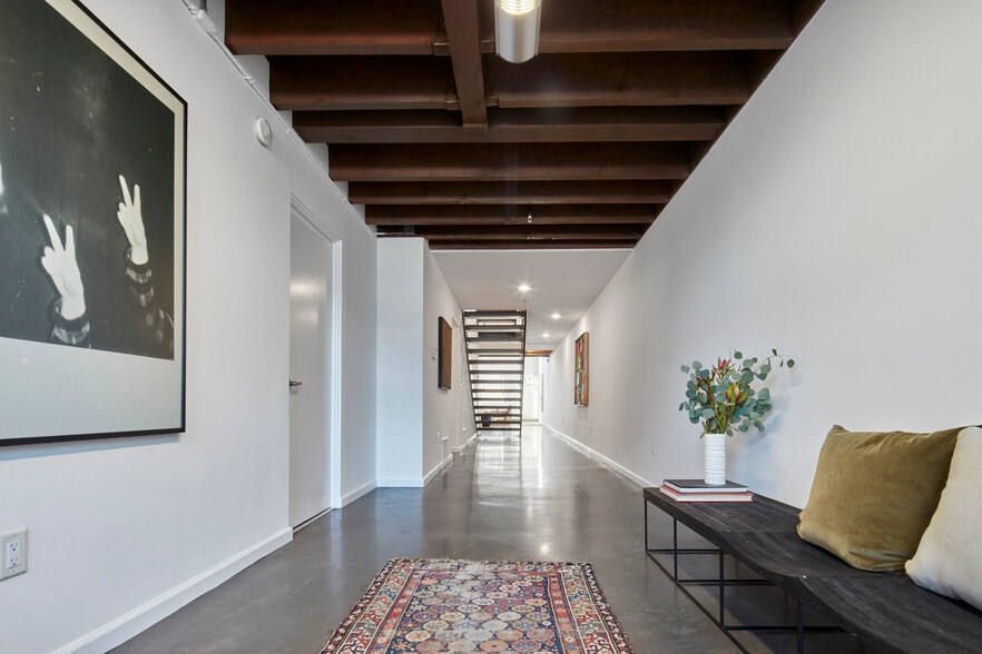 More Photos Of 2100 Abbot Kinney Blvd, Venice Office For Lease