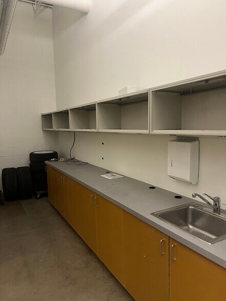 More Photos Of 677 S Colorado Blvd, Denver Office For Sale