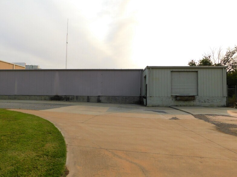 More Photos Of 720 SW F Ave, Lawton Manufacturing For Sale