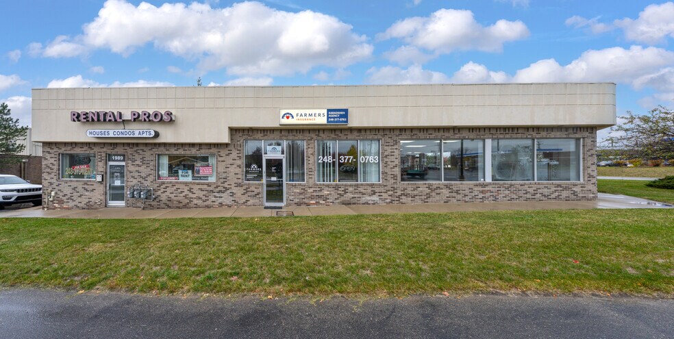 More Photos Of 2250 Pontiac Rd, Auburn Hills Office For Lease