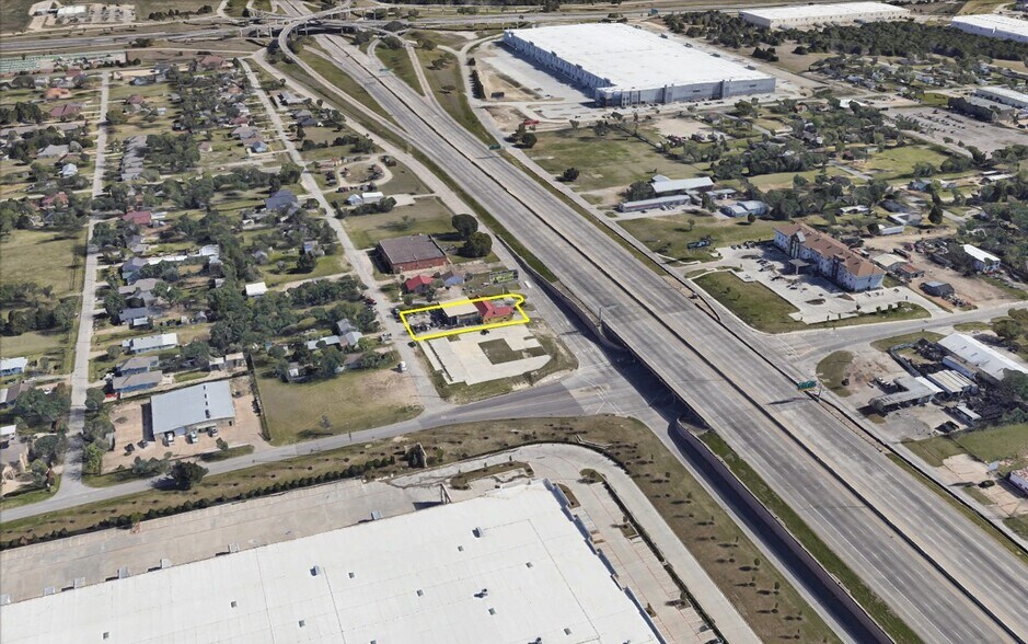 More Photos Of 9415 S RL Thornton Fwy, Dallas General Retail For Sale