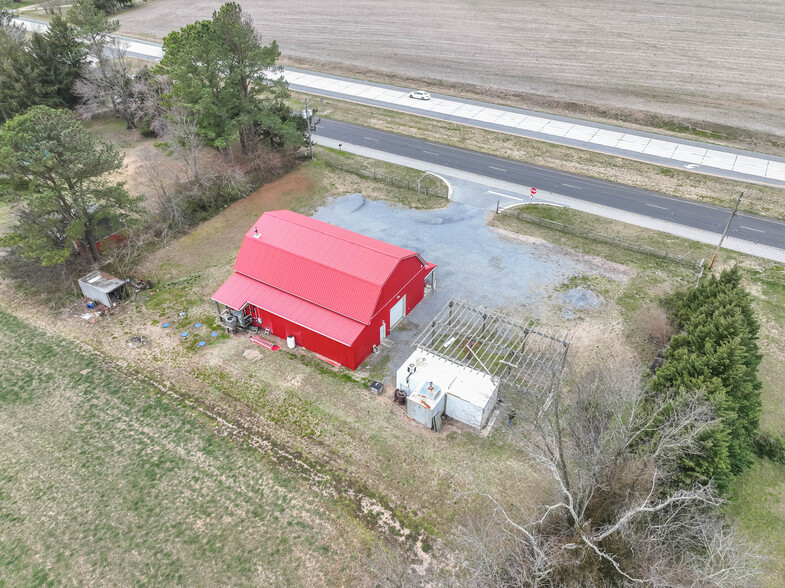 More Photos Of 8977 DuPont Blvd, Lincoln Convenience Store For Sale