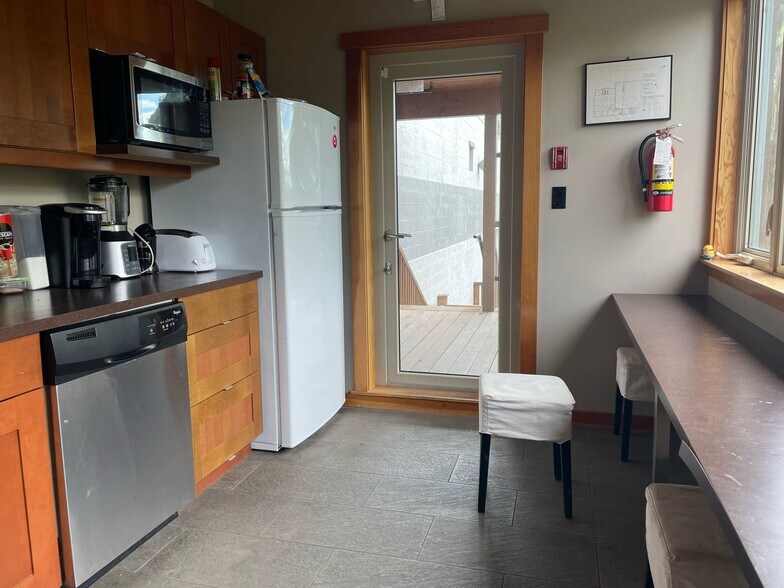More Photos Of 26020 31B Ave, Langley Twp Flex For Lease