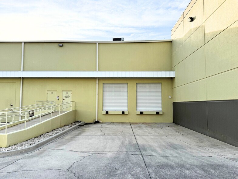 More Photos Of 640 Brooker Creek Blvd, Oldsmar Light Distribution For Lease