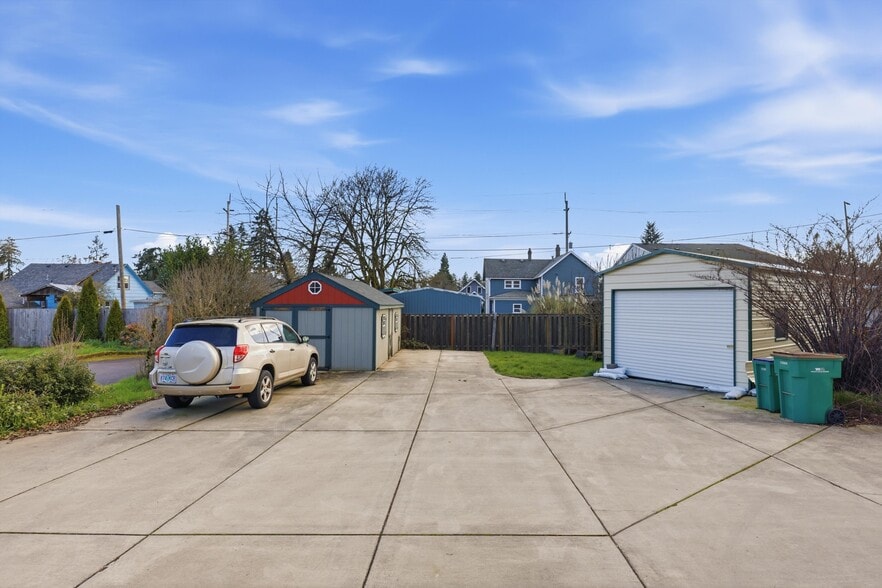 More Photos Of 114 E 2nd St, Newberg Office For Sale