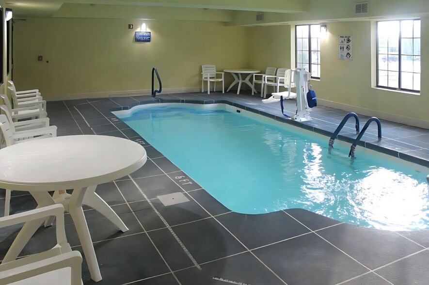 More Photos Of 150 Fdr Dr, North Vernon Hotel For Sale