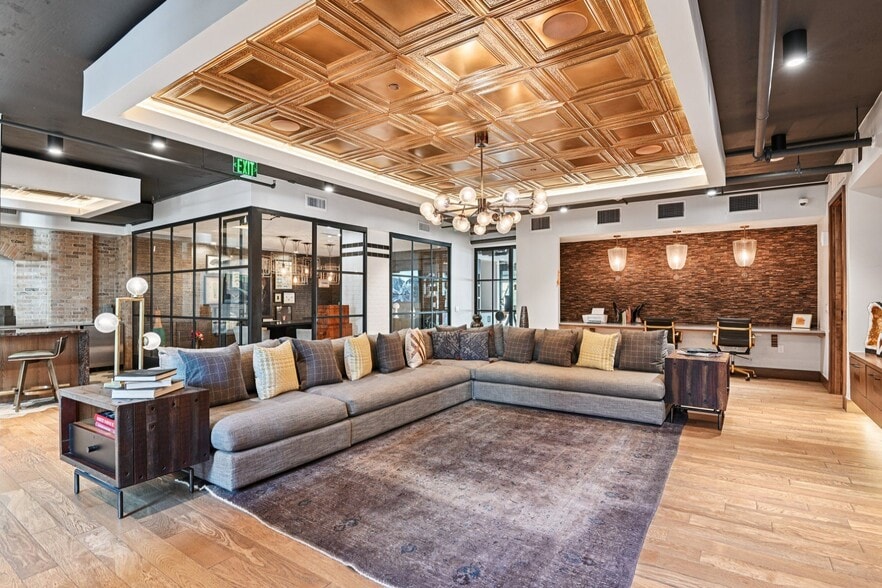 More Photos Of 101-111 W Davis St, Dallas Apartments For Lease