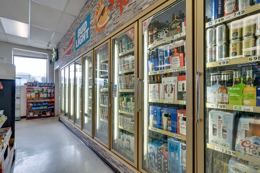 More Photos Of 404 Navajo Blvd, Holbrook Service Station For Sale