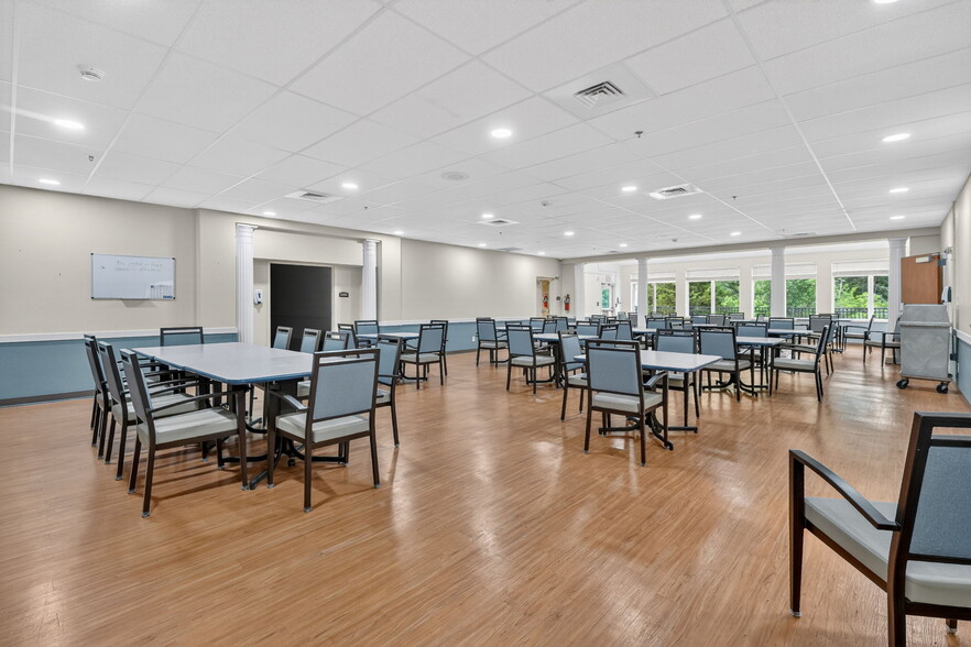 More Photos Of 106 Hospital Dr, Smithville Assisted Living For Sale