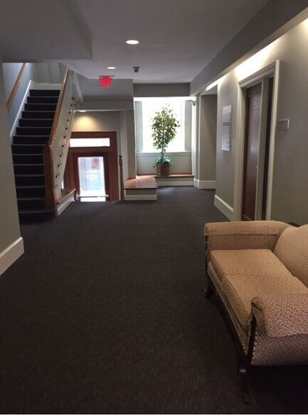 More Photos Of 5 Dover St, New Bedford Office For Lease