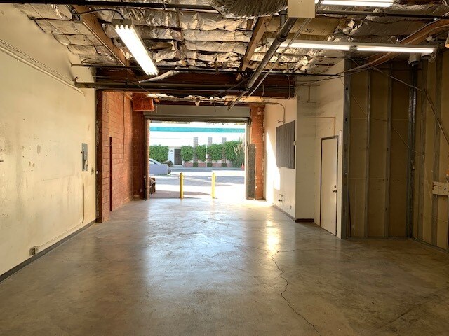 More Photos Of 3380 Livonia Ave, Los Angeles Light Manufacturing For Lease