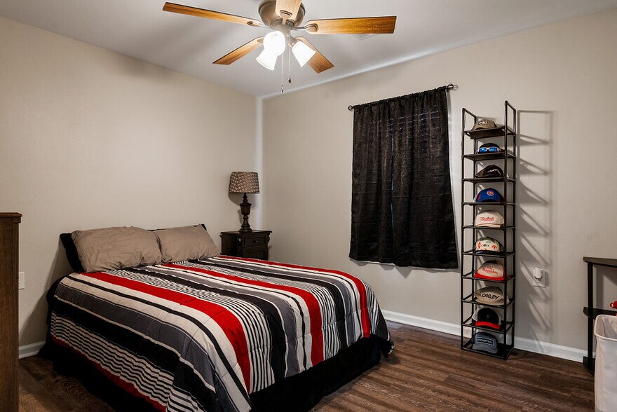 More Photos Of 124 S College St, Mountain Home Apartments For Sale