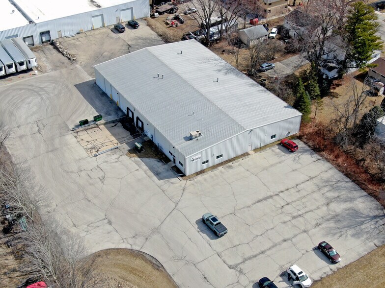 More Photos Of 662 Armour Rd, Oconomowoc Warehouse For Lease