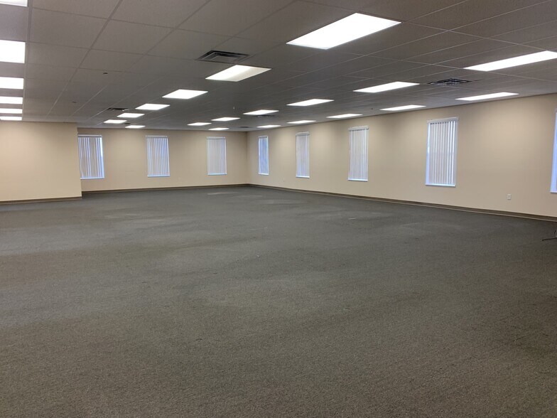 More Photos Of 8111 Cheviot Rd, Cincinnati Office For Sale