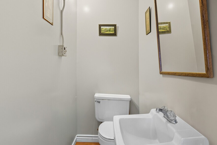 More Photos Of 7601 Crenshaw Blvd, Los Angeles Office For Lease