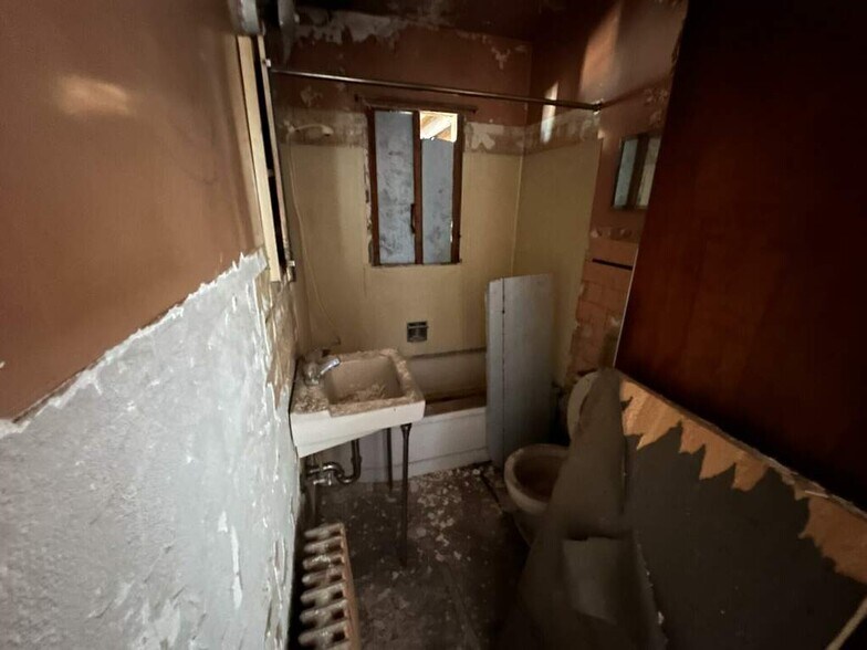 More Photos Of 5440 W Ridge Rd, Gary Light Distribution For Sale