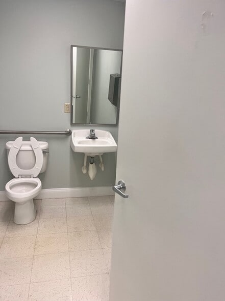 More Photos Of 4800 Linton Blvd, Delray Beach Medical For Lease