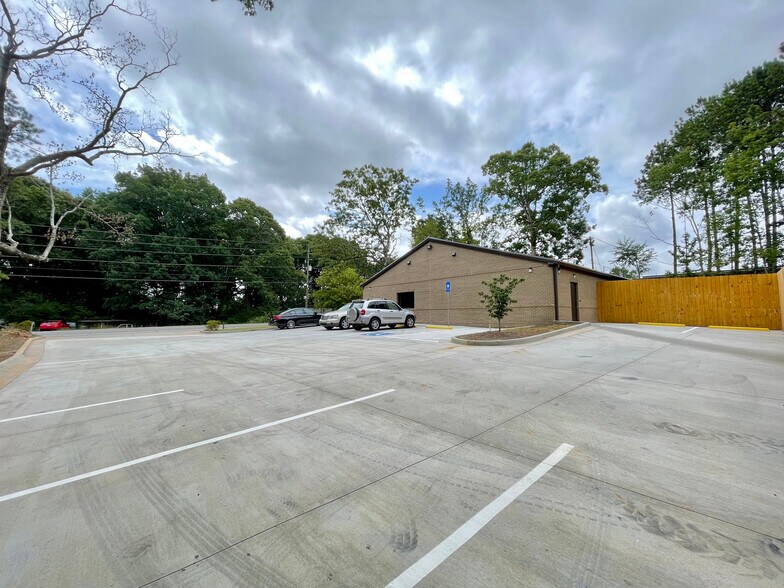 More Photos Of 740 N Price Rd, Buford Office For Lease