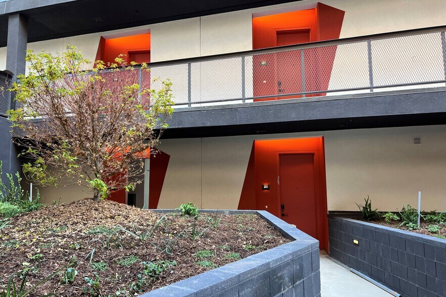 More Photos Of 107 S Hewitt St, Los Angeles Apartments For Lease