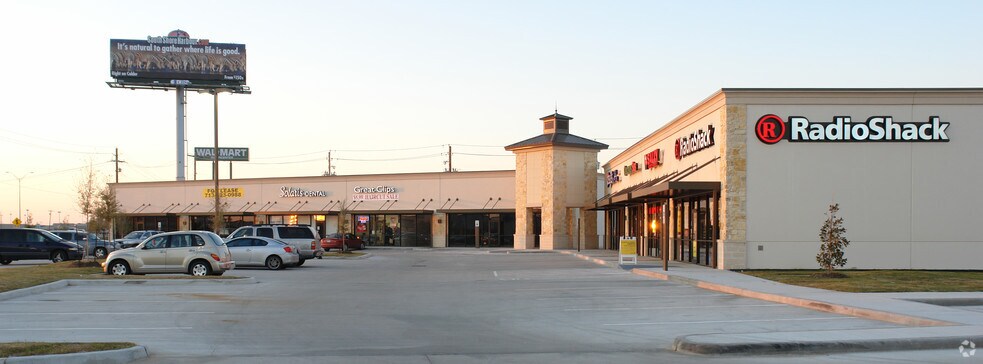 More Photos Of 2910-2920 Gulf Fwy, League City General Retail For Lease