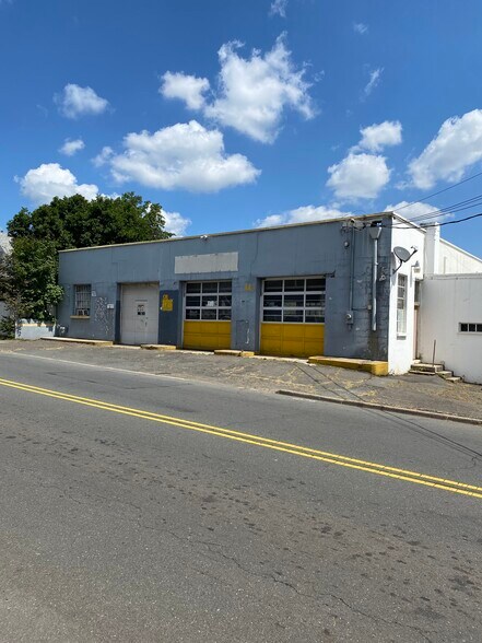 More Photos Of 541 Hamilton St, Somerset Service Station For Sale