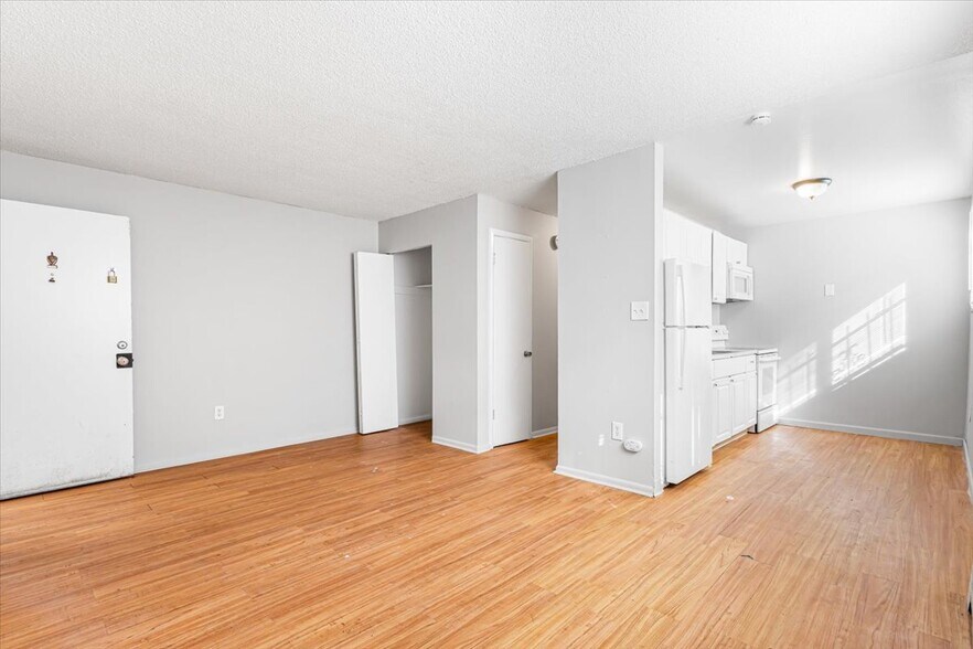 More Photos Of 1588 Macon St, Aurora Apartments For Sale