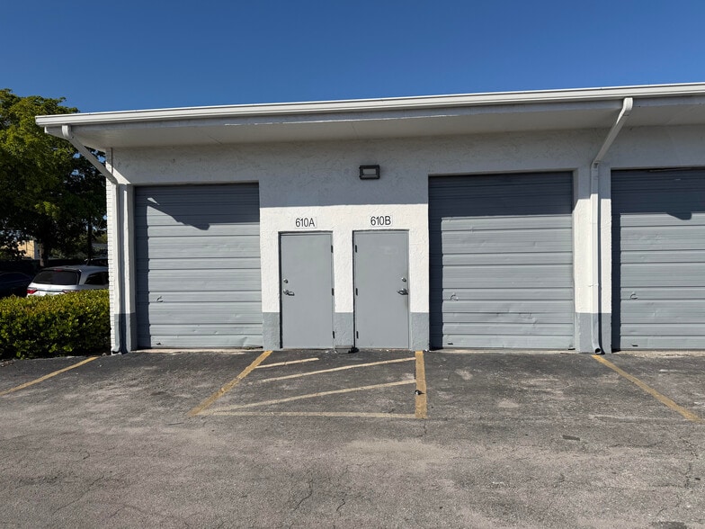More Photos Of 610 N G St, Lake Worth Unknown For Lease