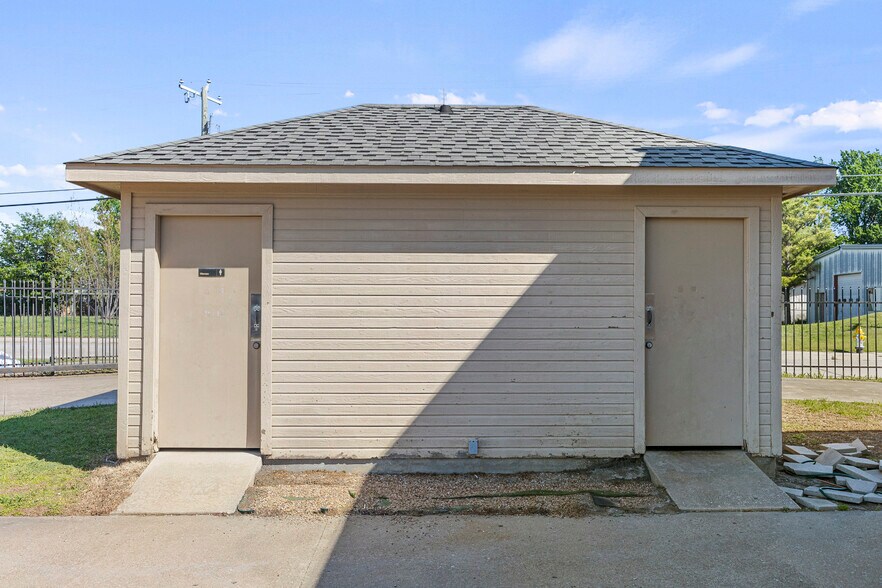 More Photos Of 505 County Line Rd, Rockwall Flex For Sale