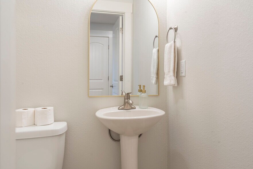 More Photos Of 129 Pioneer Peak, Kimberling City Specialty For Sale