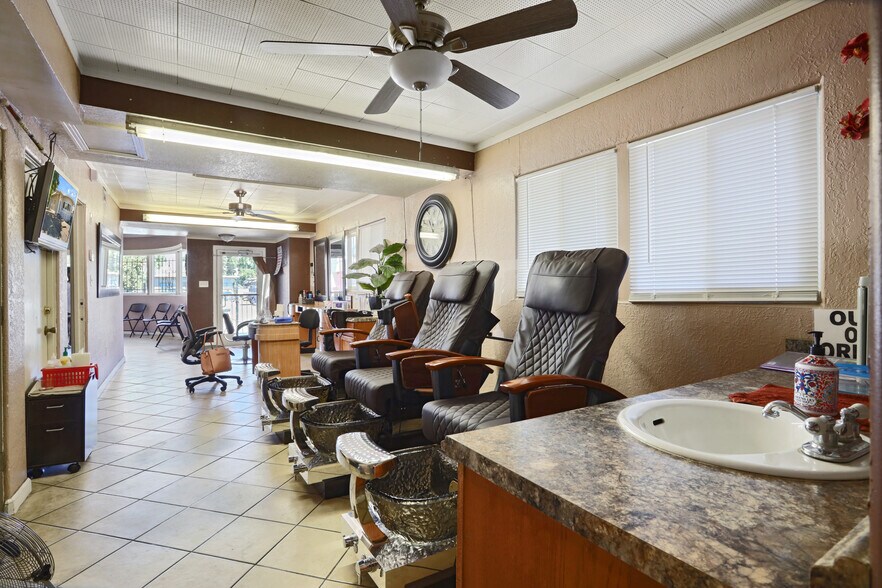 More Photos Of 428 E Lindsay St, Stockton Storefront For Sale