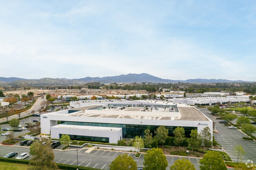 More Photos Of 2 Musick, Irvine Light Manufacturing For Lease